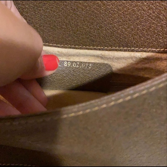 ✨SOLD✨AUTHENTIC GUCCI SUPREME FOLD-ON CLUTCH✨ - Picture 2 of 4